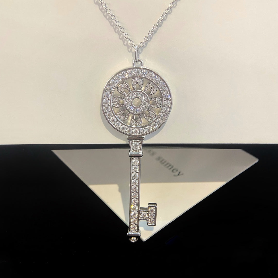 TIFFANY PETAL KEY PEDANT