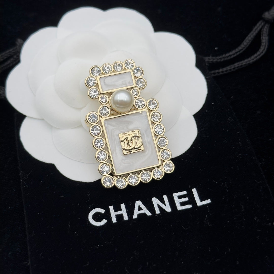 Chanel Brooch Gold 174157