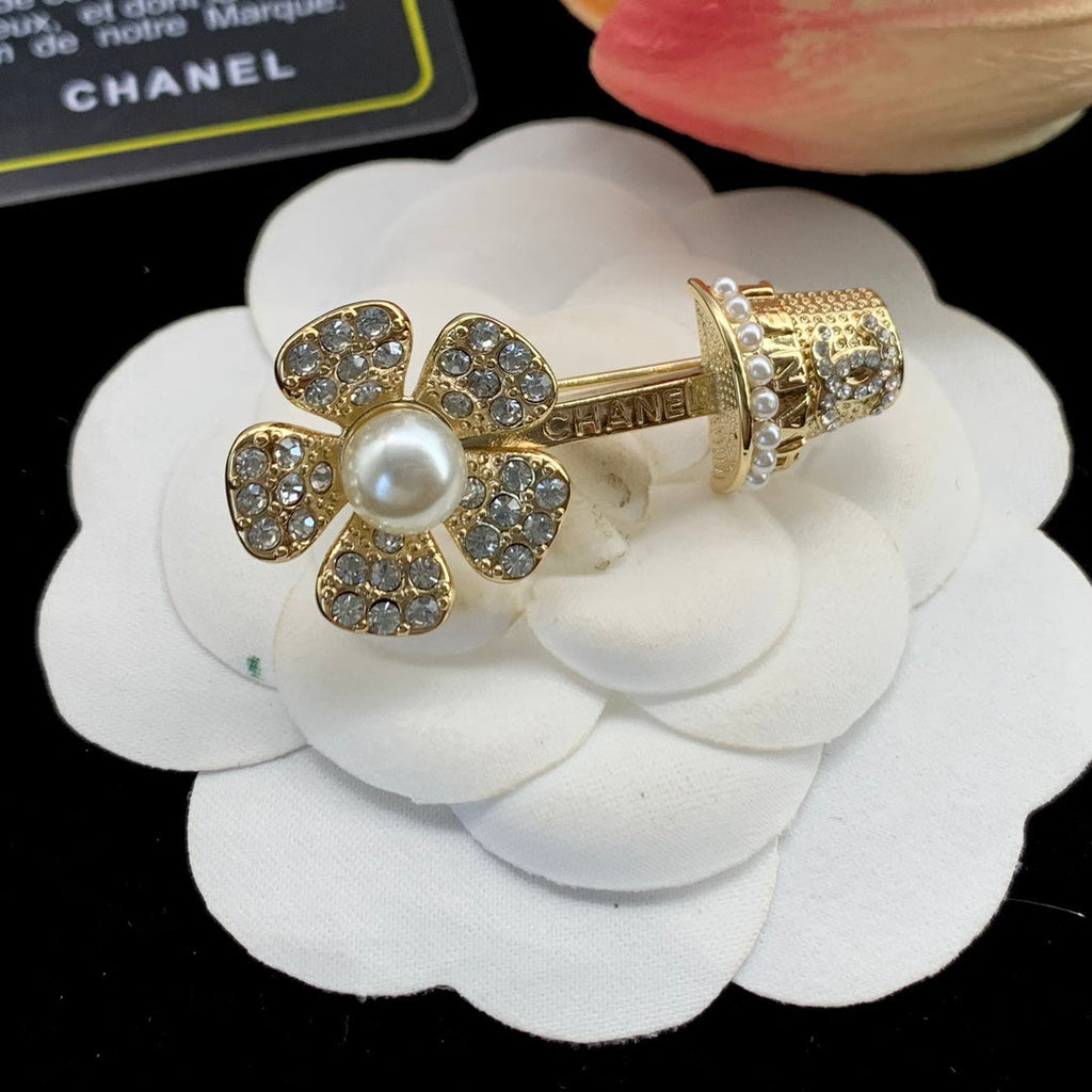 Chanel Brooch Gold 178143