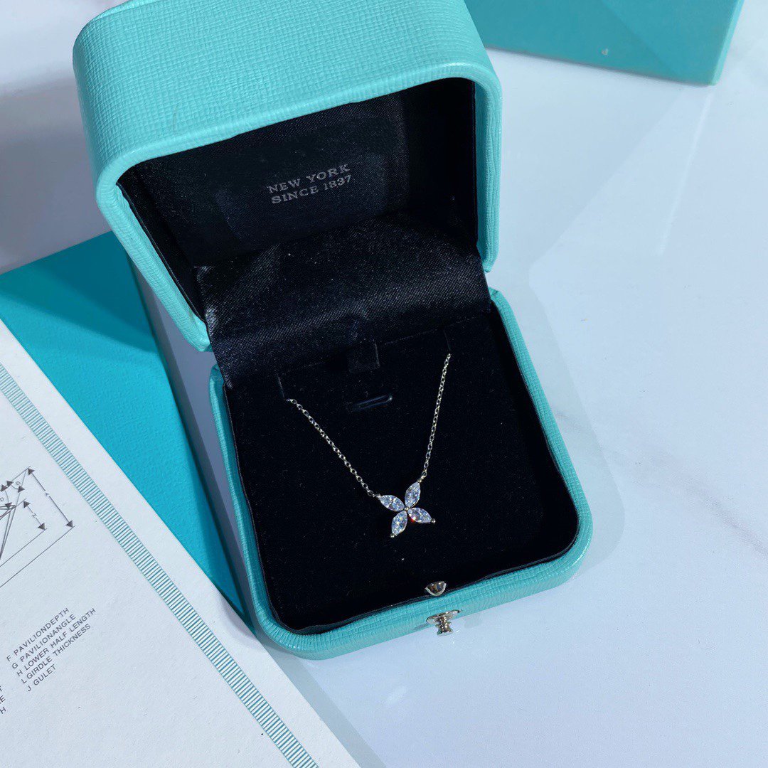 TIFFANY PLATINUM AND DIAMOND VICTORIA PENDANT NECKLACE