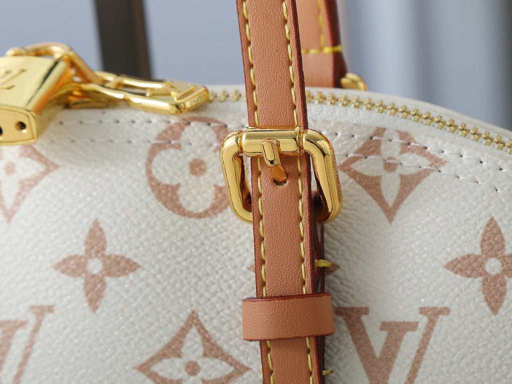 Louis Vuitton Squire Cream Monogram Handbag — detail