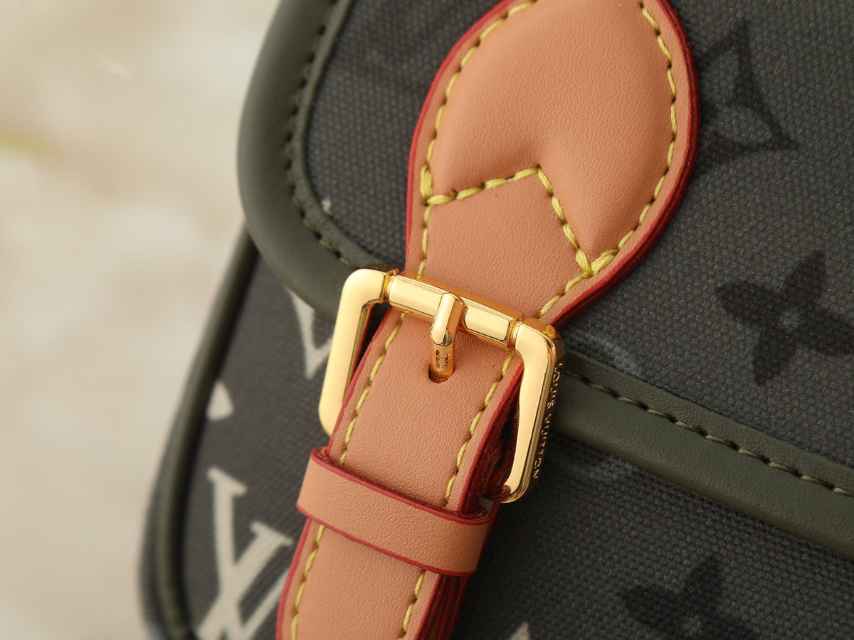 Louis Vuitton Satchel Jh Monogram Archive Messenger Bag — detail