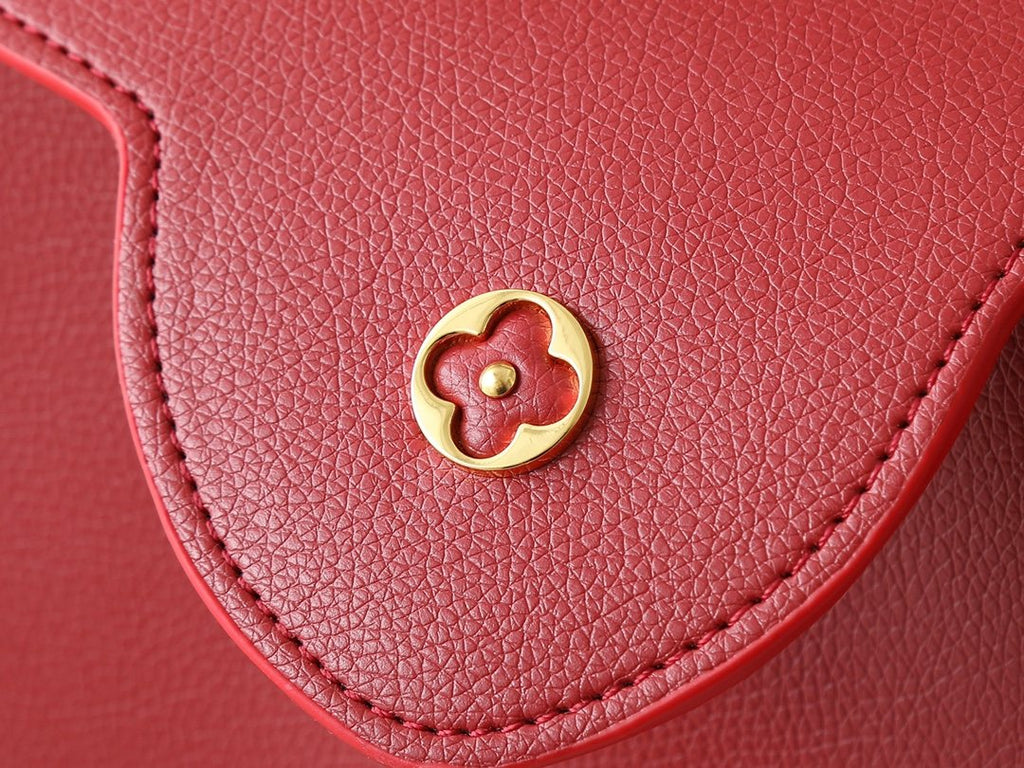 Louis Vuitton Capucines Souple Red Top-Handle Bag — detail