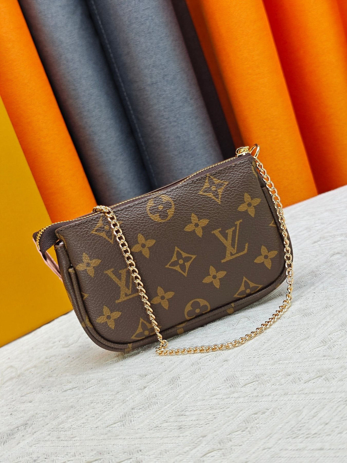 Louis Vuitton Illustrated Monogram Chain Pouch — back