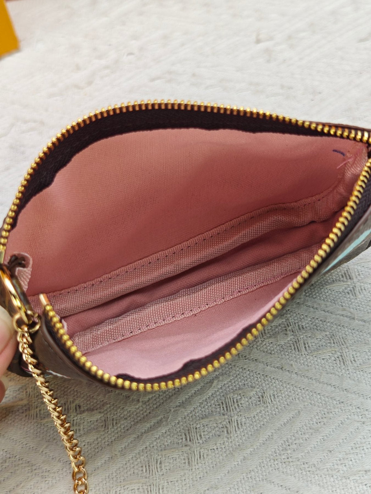 Louis Vuitton Illustrated Monogram Chain Pouch — detail