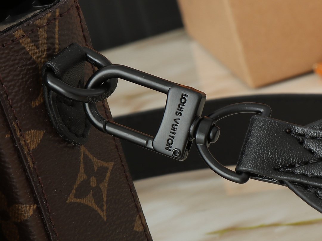 Louis Vuitton Montsouris Jm Monogram Shoulder Bag — detail