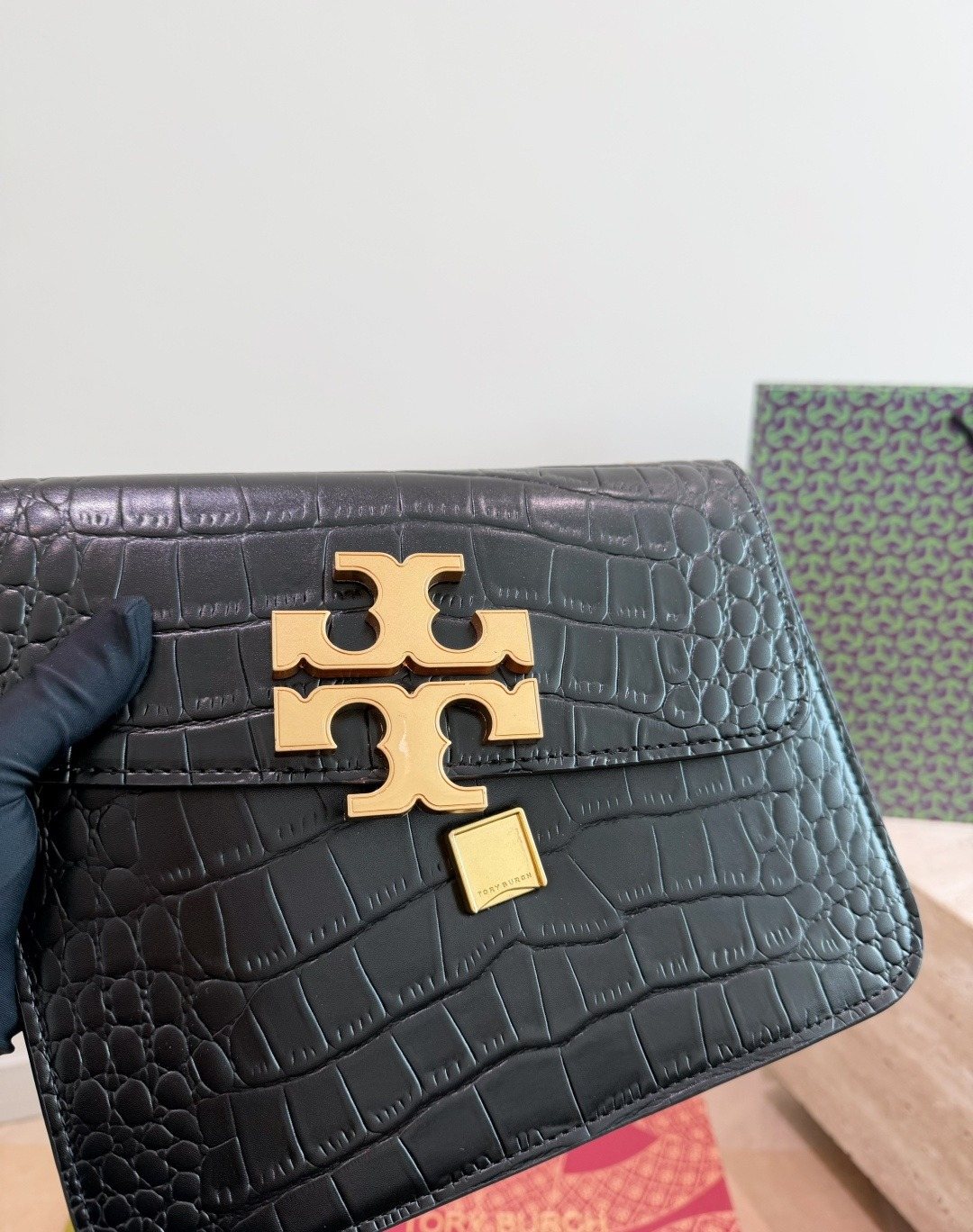 Tory Burch Eleanor Chain-Strap Flap Bag — detail