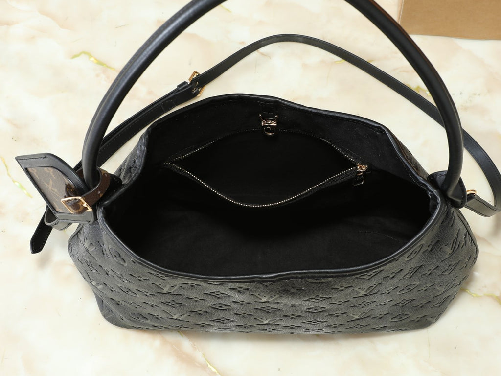 Louis Vuitton Graceful Shoulder Bag — detail