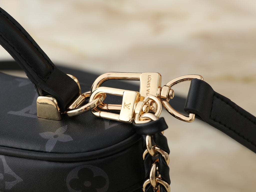 Louis Vuitton Monogram Vanity Chain Pouch — detail