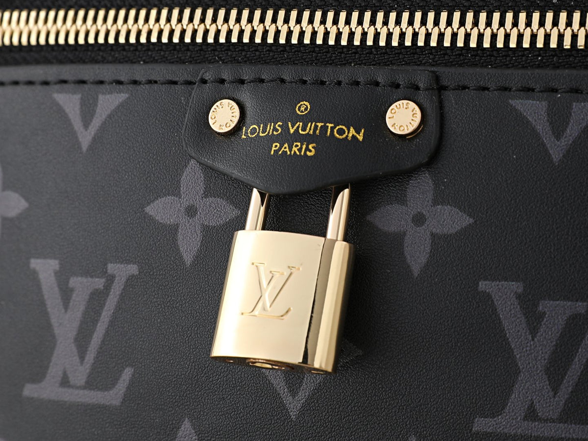 Louis Vuitton Monogram Vanity Chain Pouch — detail