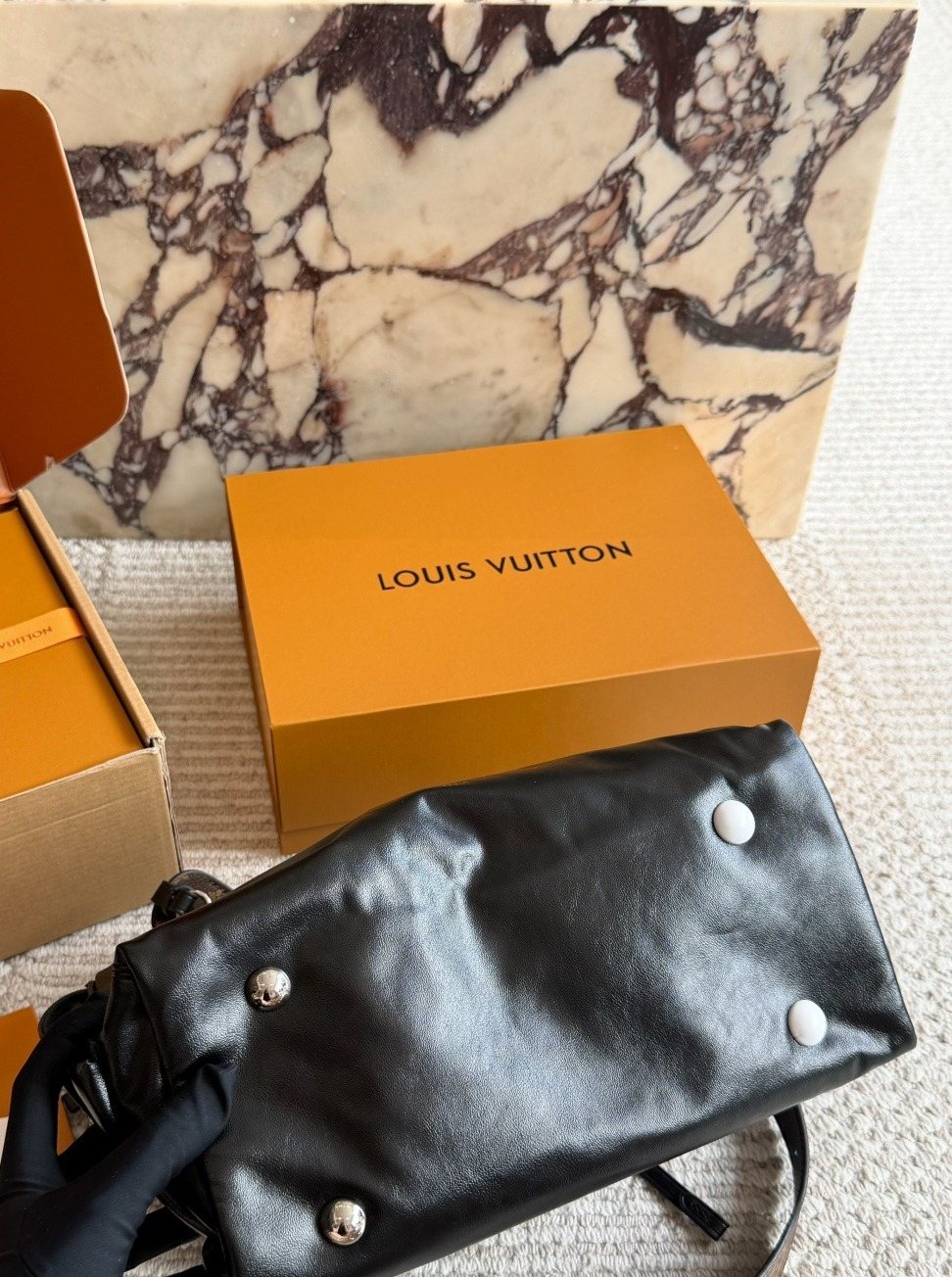 Louis Vuitton Carryall Black Shoulder Bag — detail