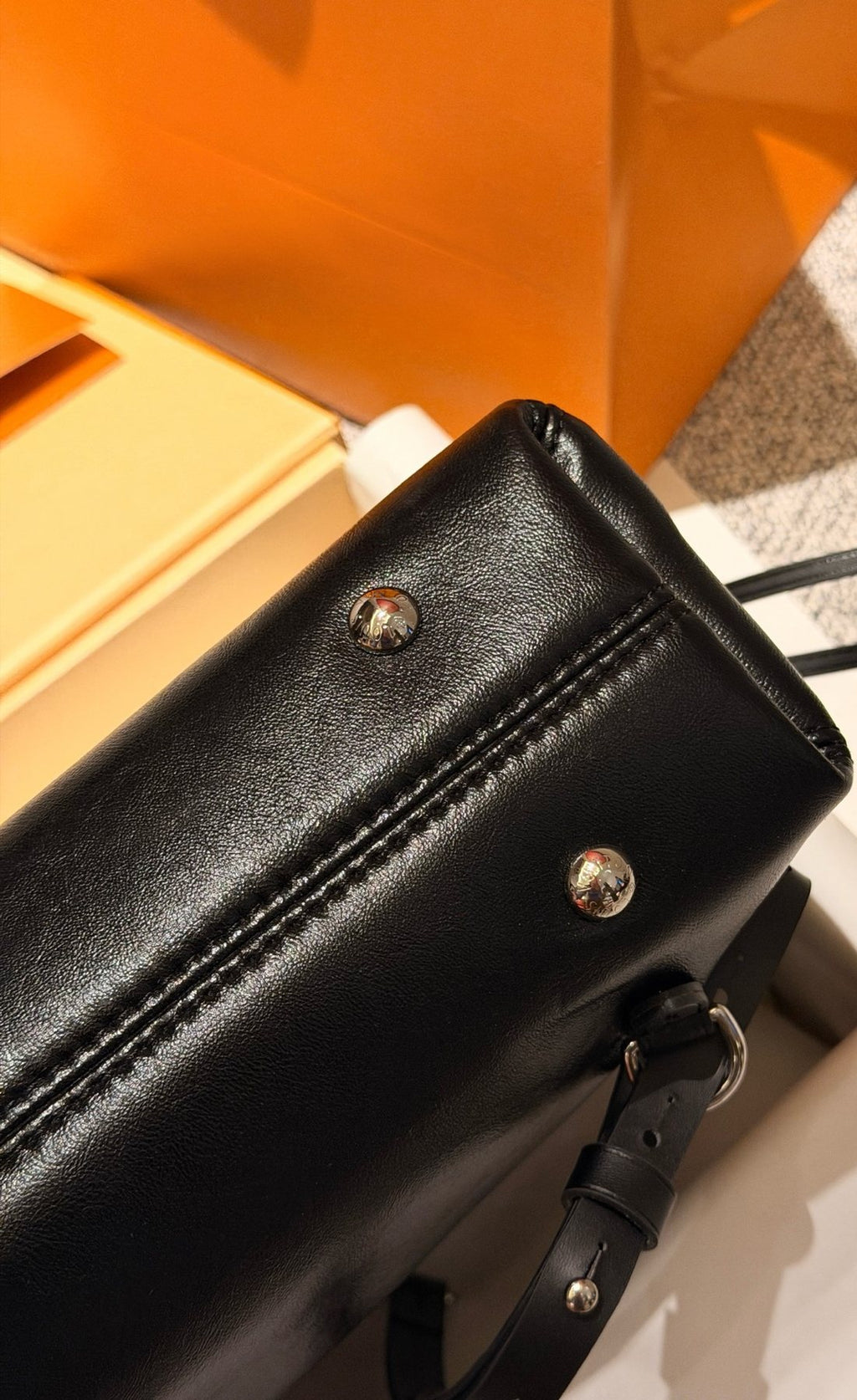 Louis Vuitton Off Duty Black Chain Handbag — detail