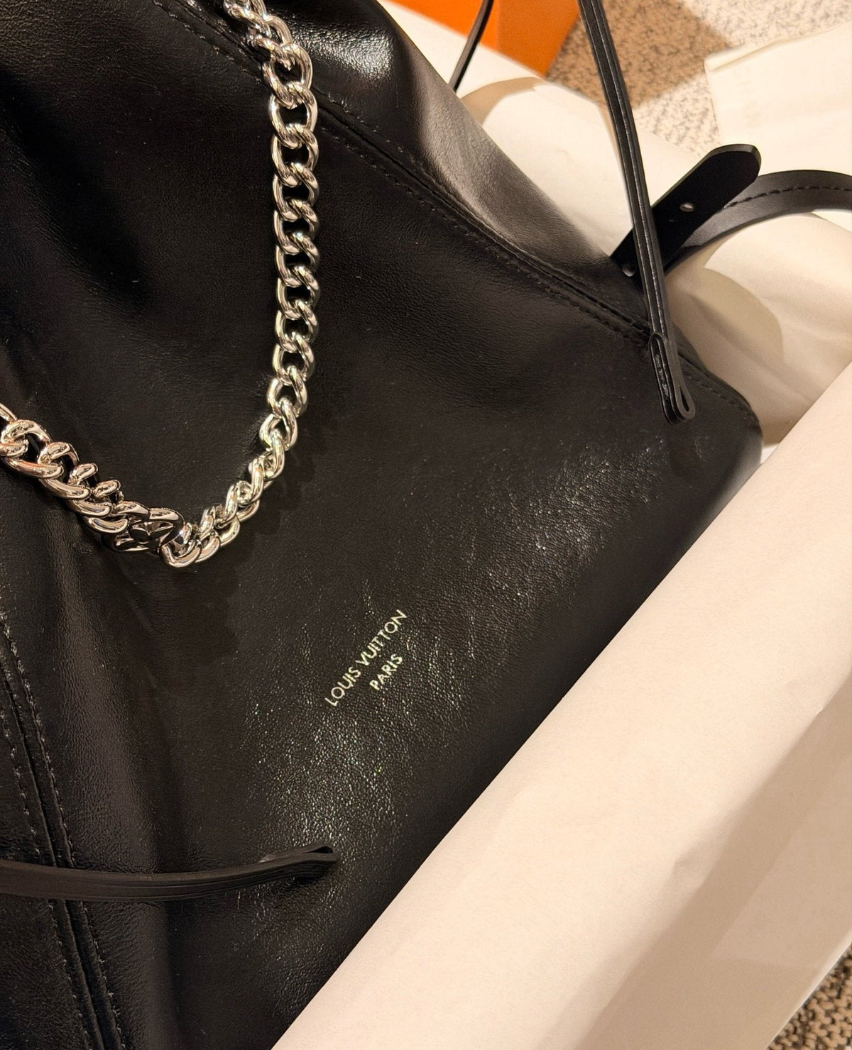 Louis Vuitton Off Duty Black Chain Handbag — detail