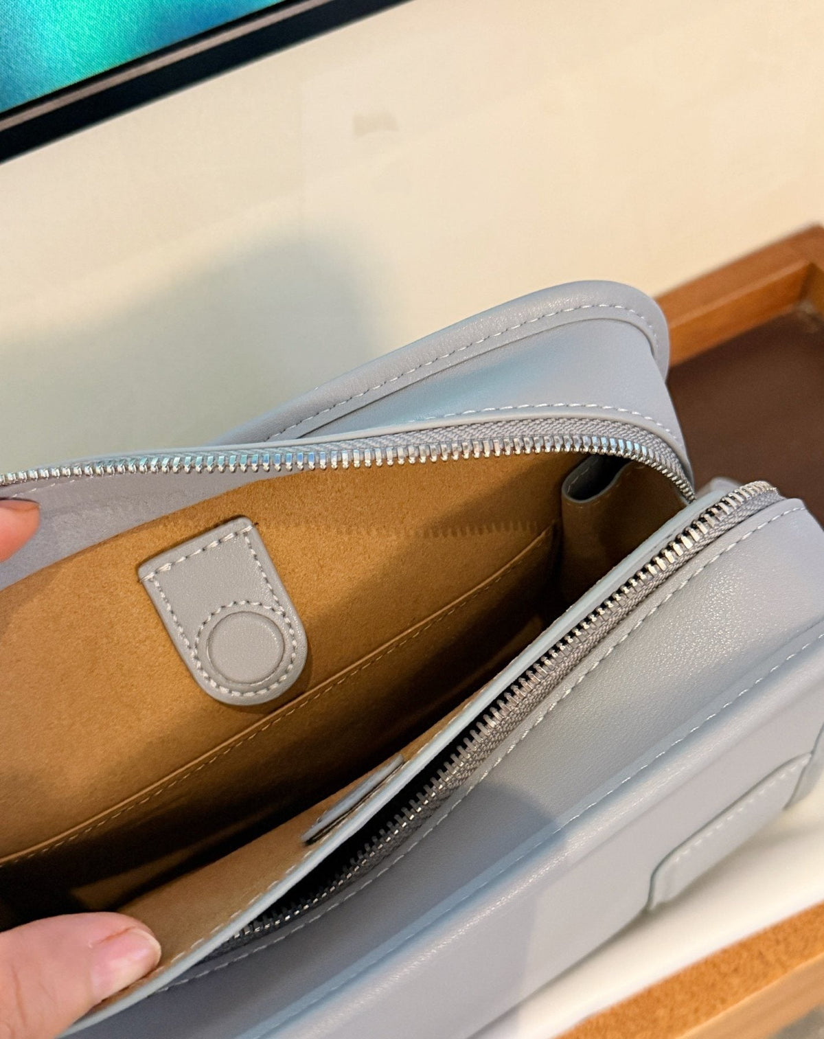 Loewe Amazona180 Light Gray Handbag — detail