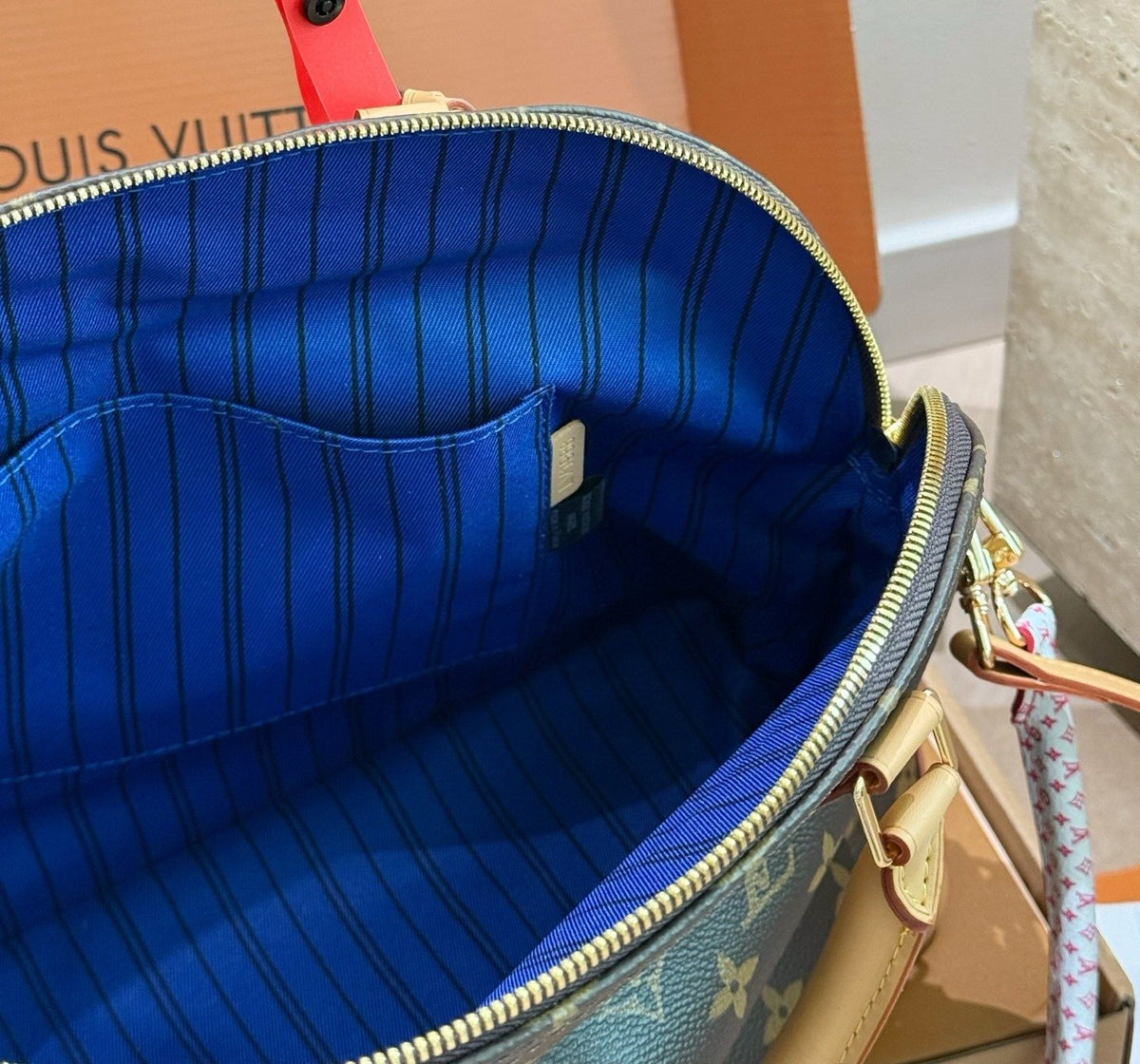 Louis Vuitton Alma Monogram Handbag with Pink Strap — detail