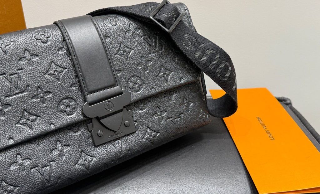Louis Vuitton S-Cape Monogram Messenger Bag — detail