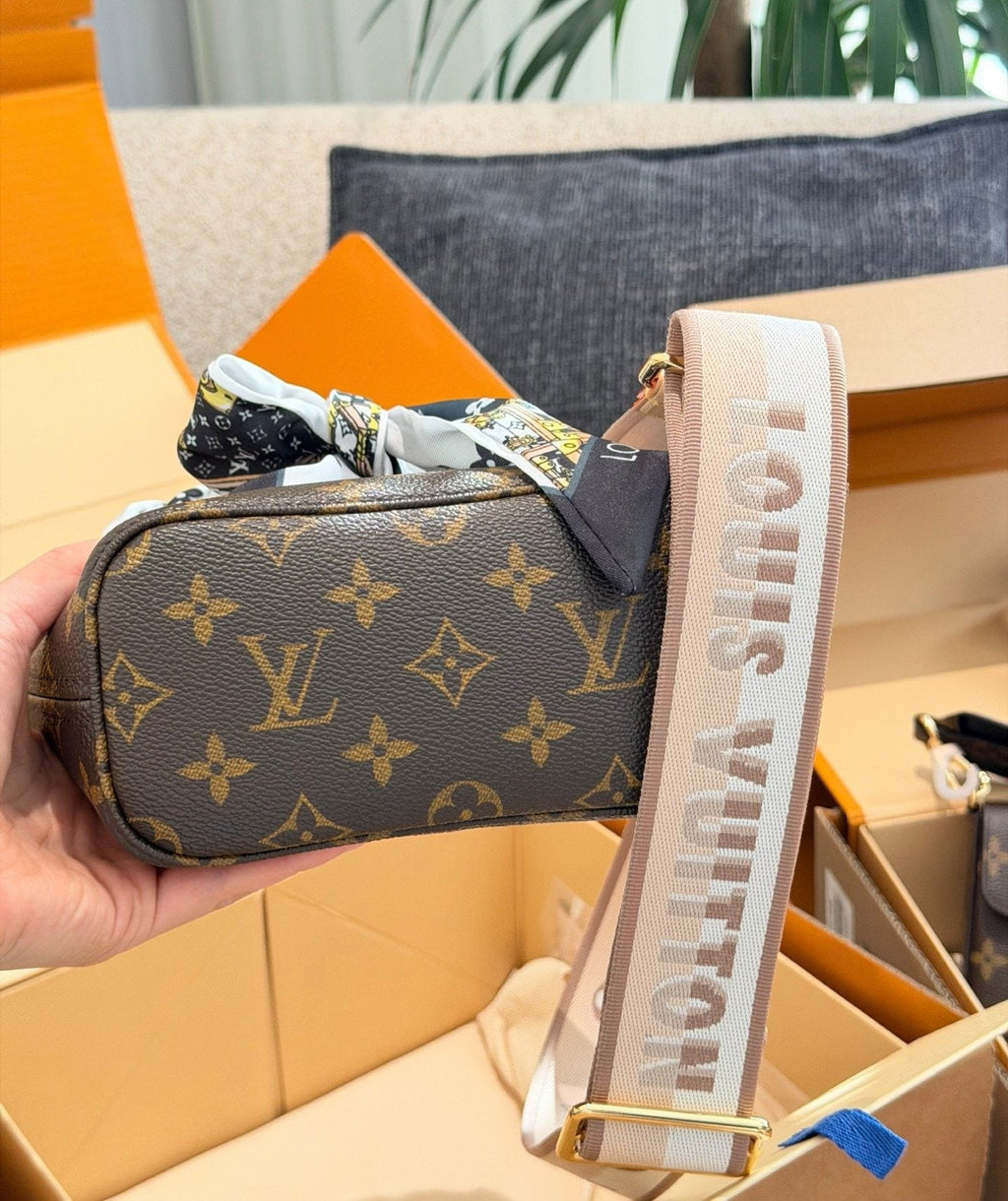 Louis Vuitton Neverfull BB Monogram Tote — detail