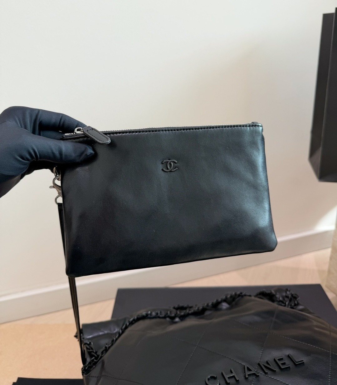 Chanel 22 Drawstring Shoulder Bag — detail