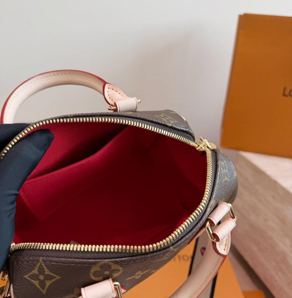 Louis Vuitton Speedy Monogram Satchel with Pale Trim — detail