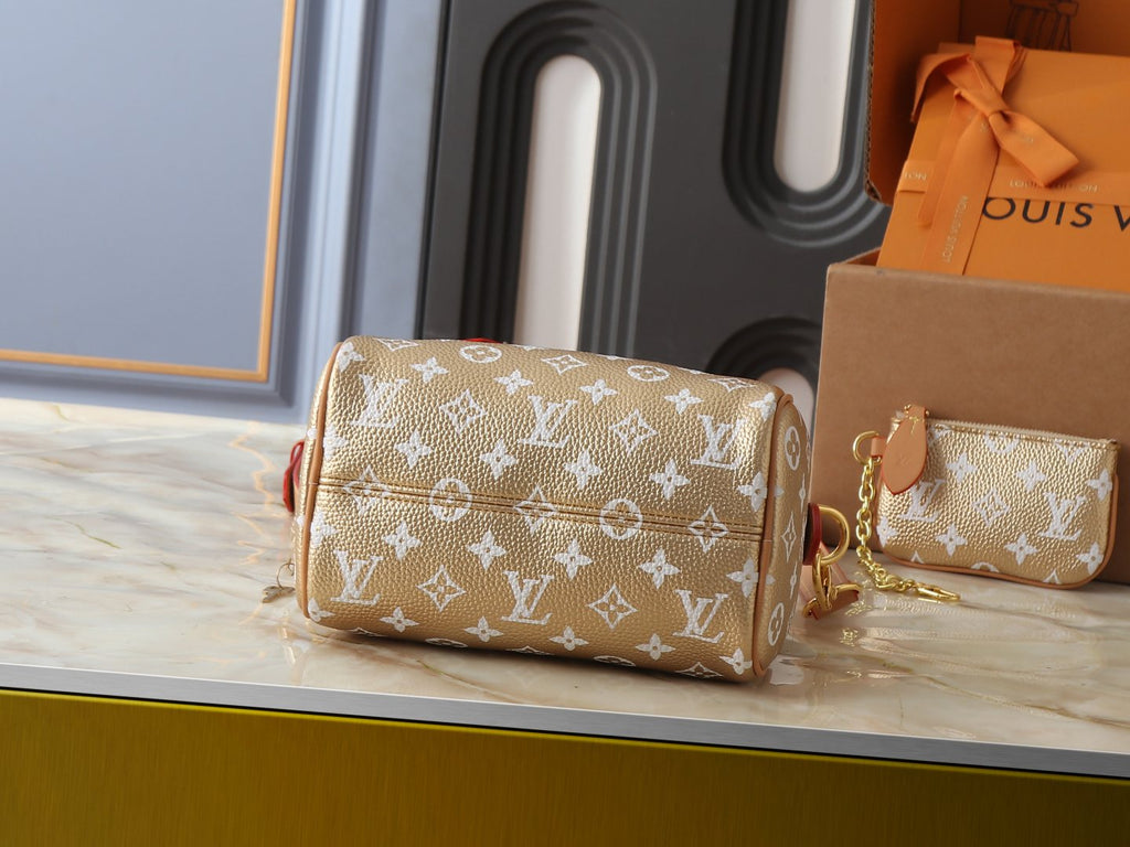 Louis Vuitton Speedy Bandoulière White Monogram Bag — detail