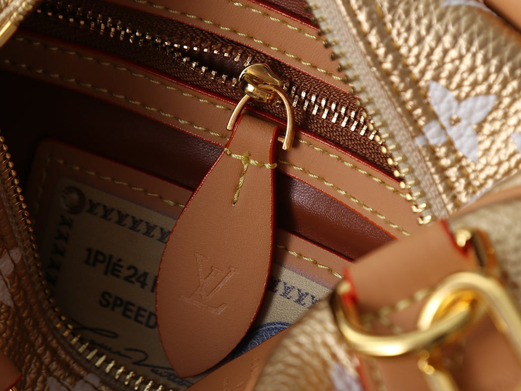 Louis Vuitton Speedy Bandoulière White Monogram Bag — detail