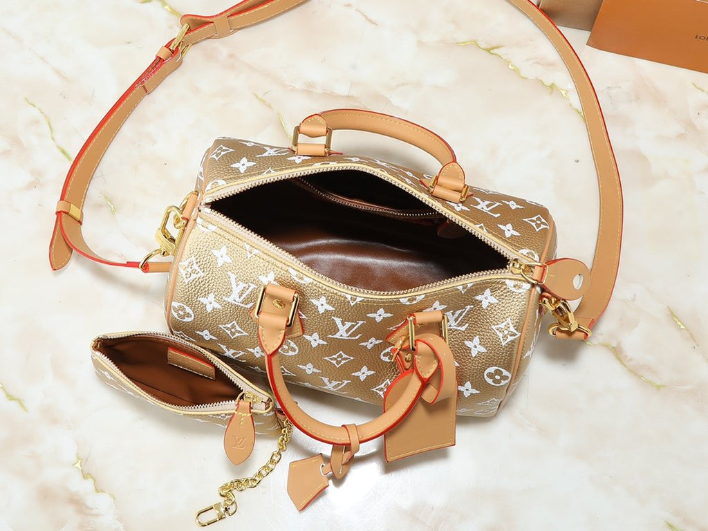 Louis Vuitton Speedy Bandoulière White Monogram Bag — detail