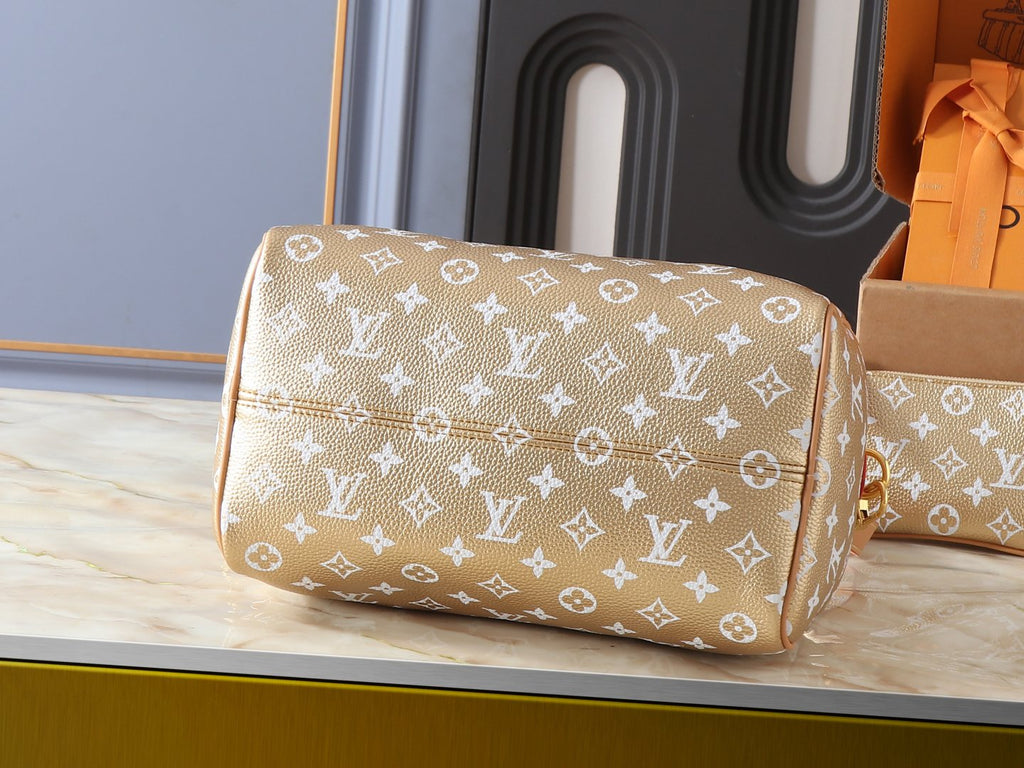 Louis Vuitton Speedy Bandoulière White Monogram Bag — detail