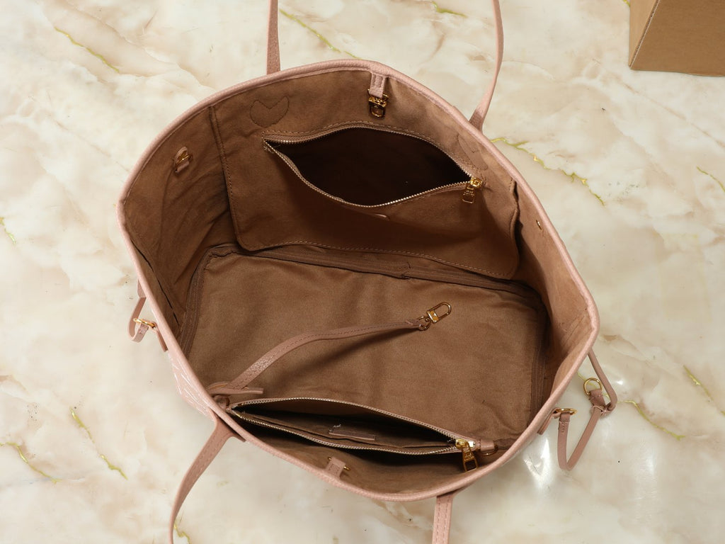 Louis Vuitton Neverfull Monogram Tote with Matching Pouch — detail