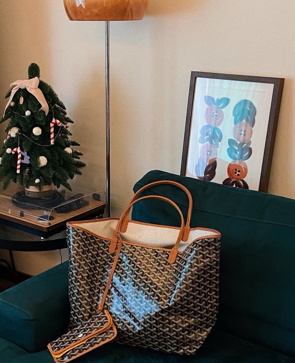 Repeating-Pattern Soft Tote Bag — detail