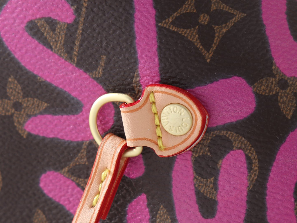 Louis Vuitton Neverfull Monogram Tote — detail