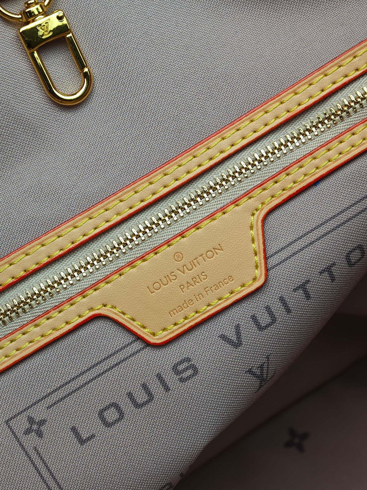 Louis Vuitton Neverfull Monogram Tote Bag — detail