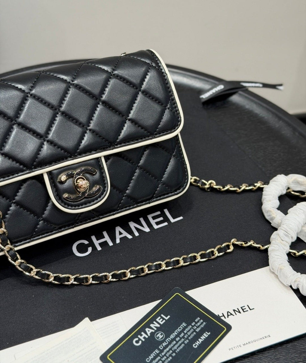 Chanel Quilted Wallet on Chain with Contrast Piping — detail