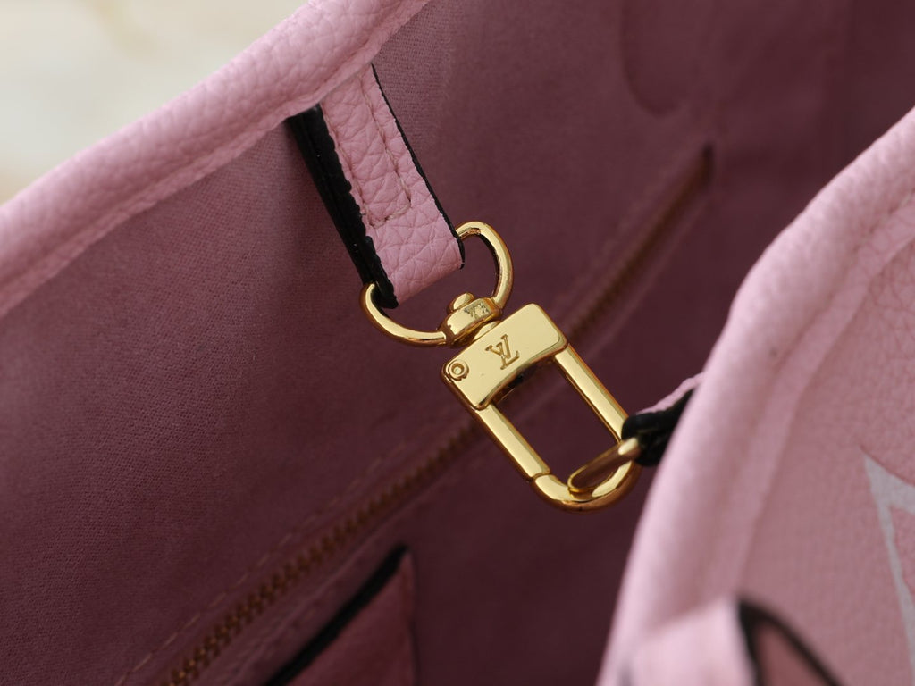 Louis Vuitton Neverfull Monogram Tote with Zip Pouch — detail