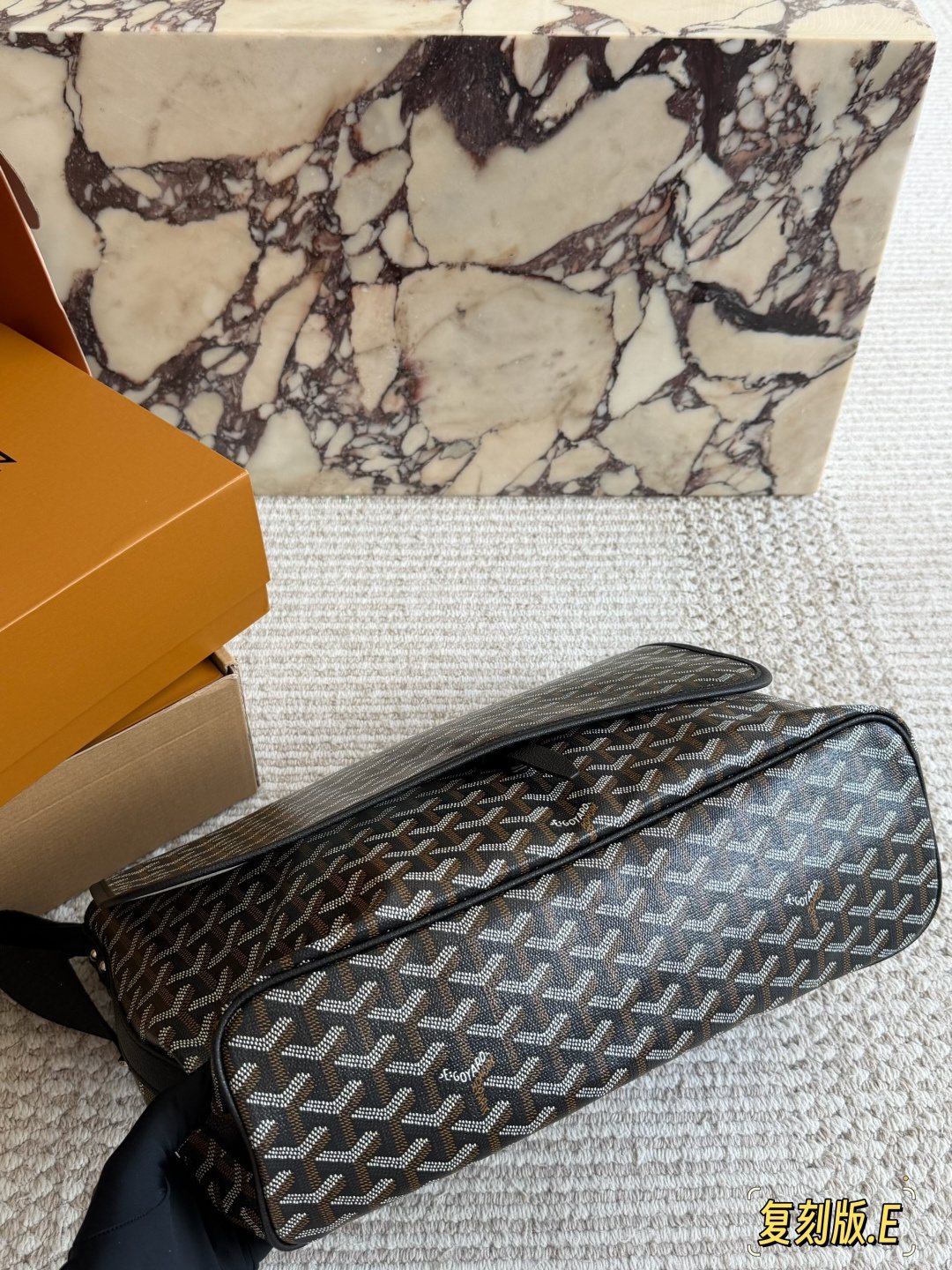 Goyard Capetien Patterned Messenger Bag — detail