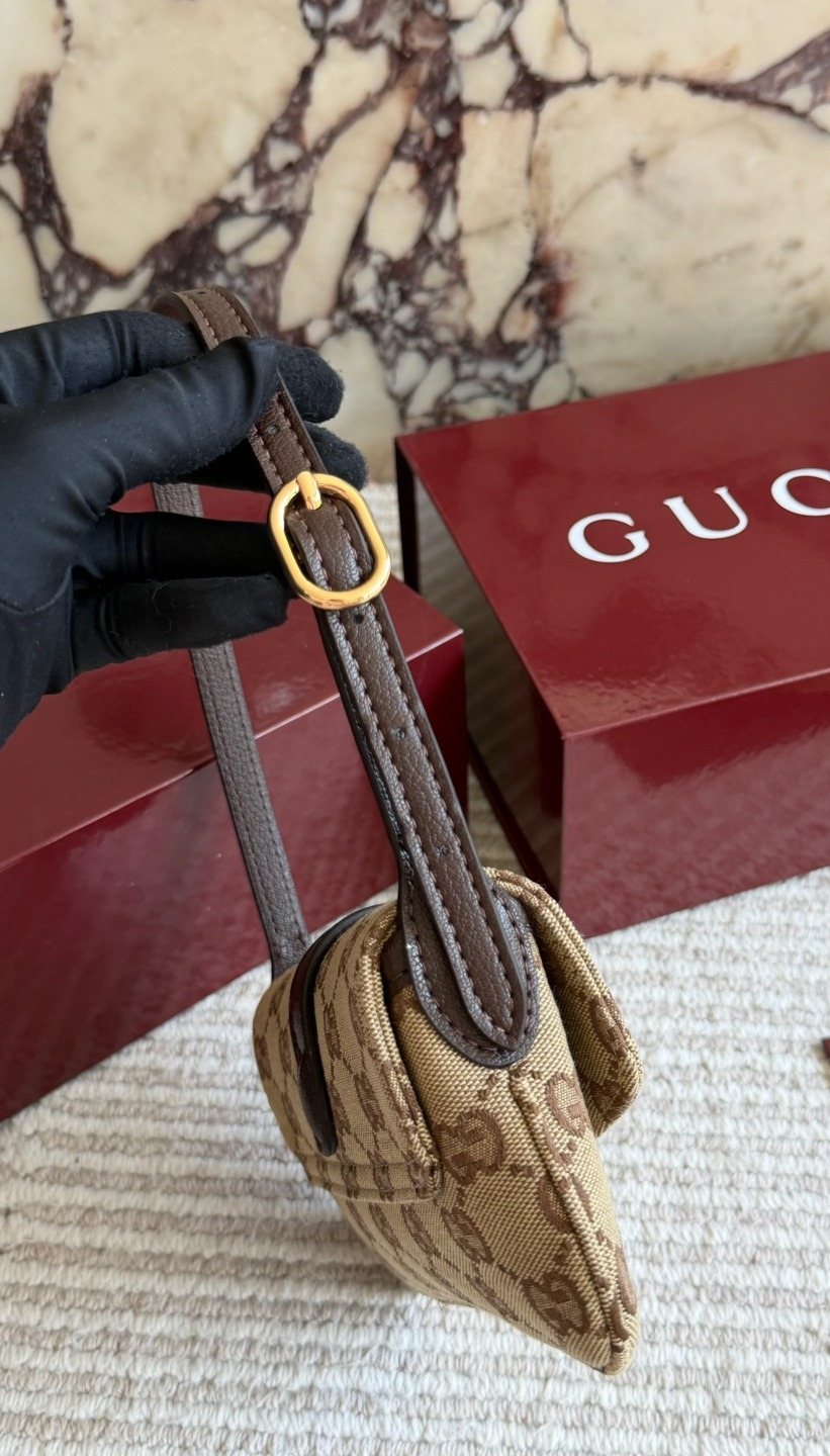 Gucci Jackie GG Flap Shoulder Bag — side