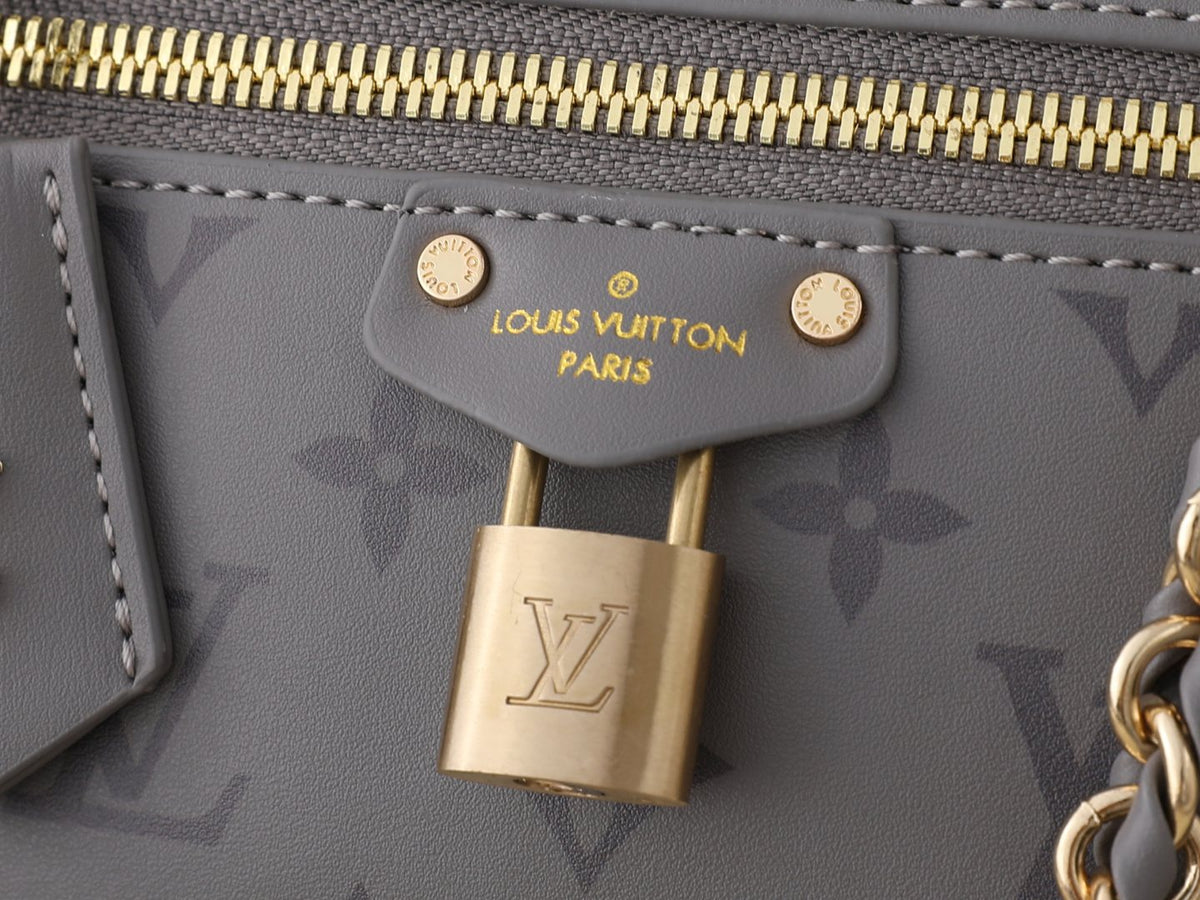 Louis Vuitton Vanity Chain Pouch Monogram Bag — detail