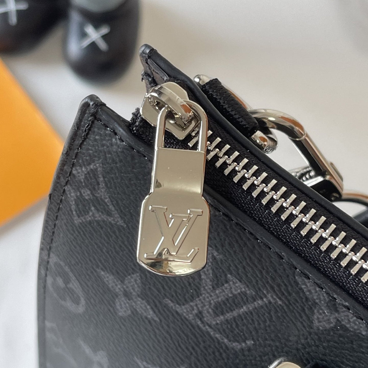 Louis Vuitton Sac Plat Cross Monogram Tote — detail