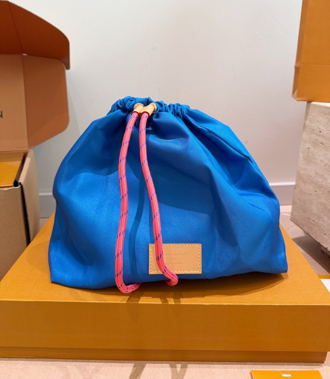 Louis Vuitton Alma White Multicolored Monogram Handbag — detail