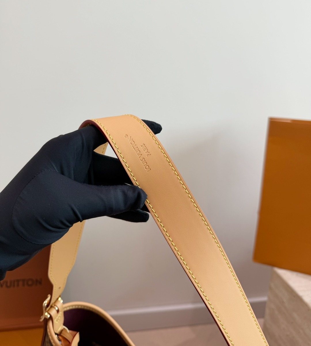 Louis Vuitton Carryall Monogram Shoulder Bag — detail