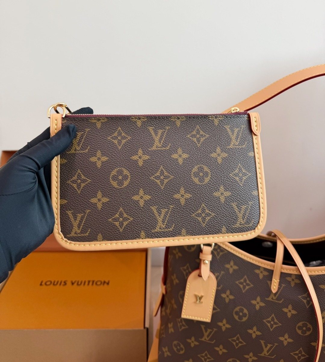 Louis Vuitton Carryall Monogram Shoulder Bag — detail
