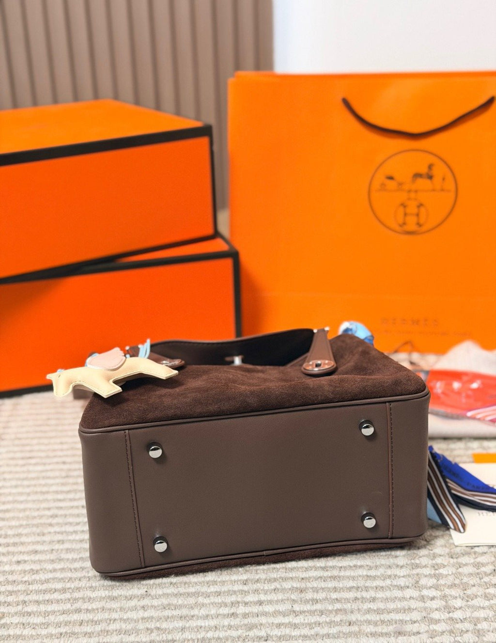 Hermès Lindy Textured Handbag — detail