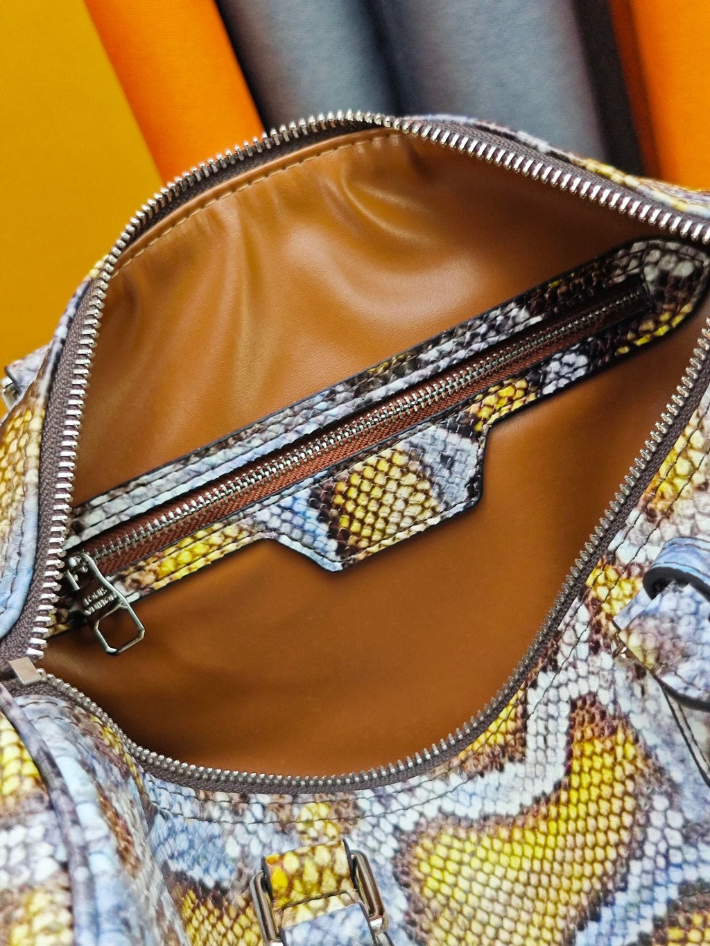 Louis Vuitton Speedy Bandoulière Animal-Print Satchel — detail