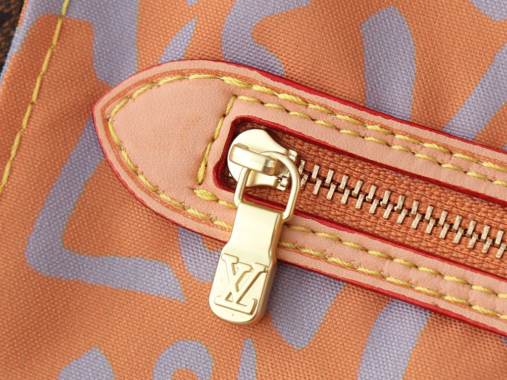 Louis Vuitton Neverfull Monogram Tote — detail