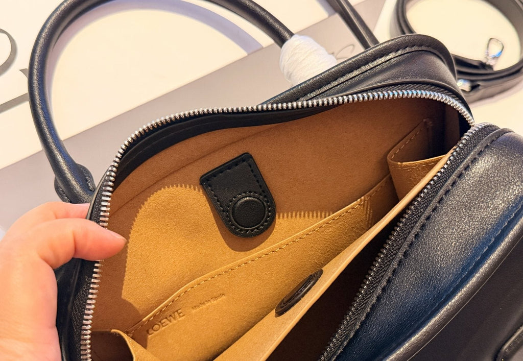 Loewe Amazona180 Zip-Top Handle Bag — detail