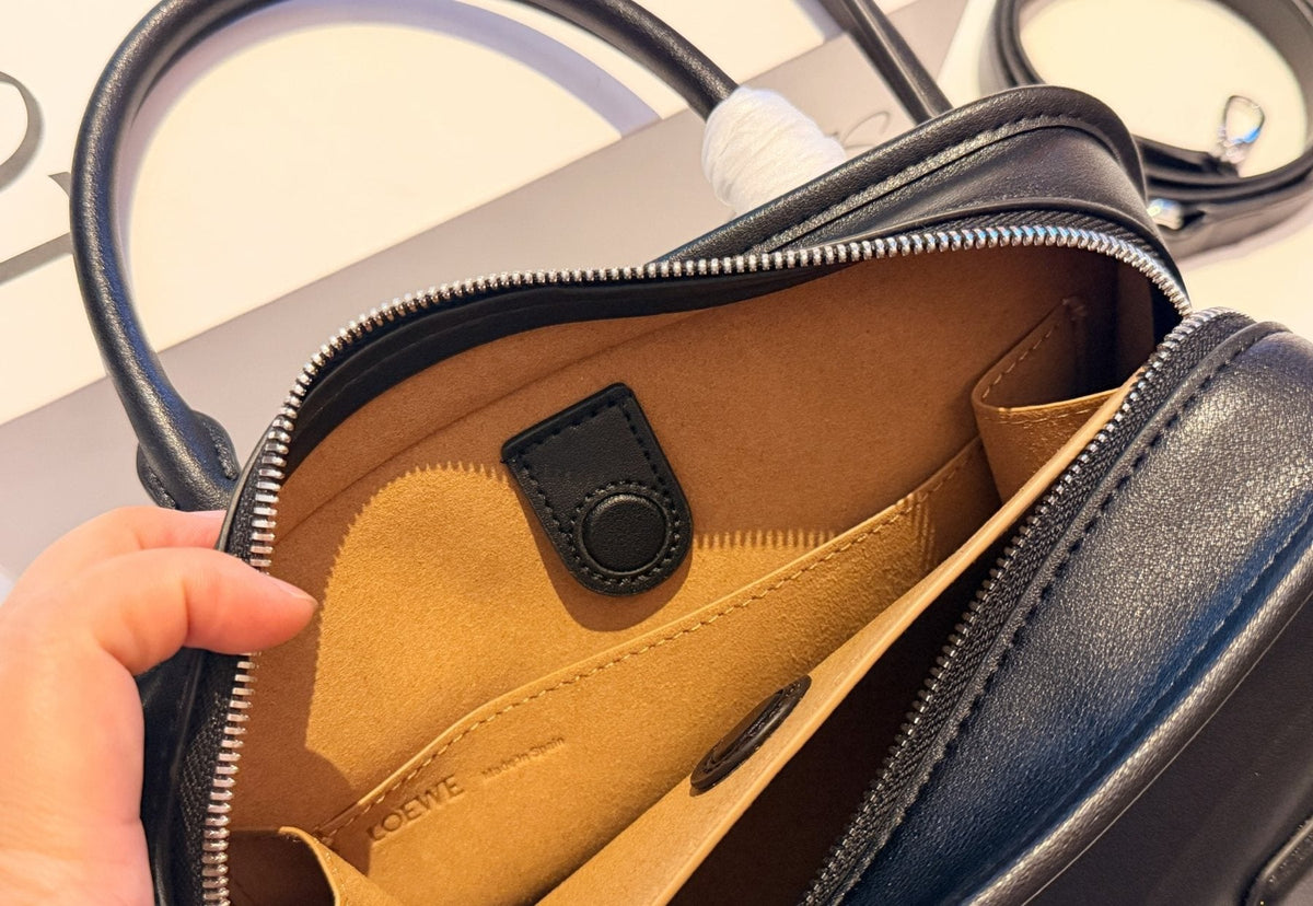 Loewe Amazona180 Zip-Top Handle Bag — detail