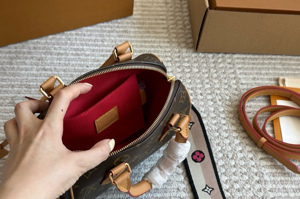 Louis Vuitton Speedy Monogram Satchel with Two Straps — detail