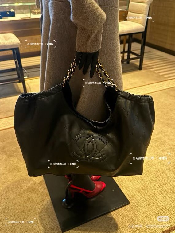 Chanel BocoBeach Diamond-Quilted Tote Bag — model