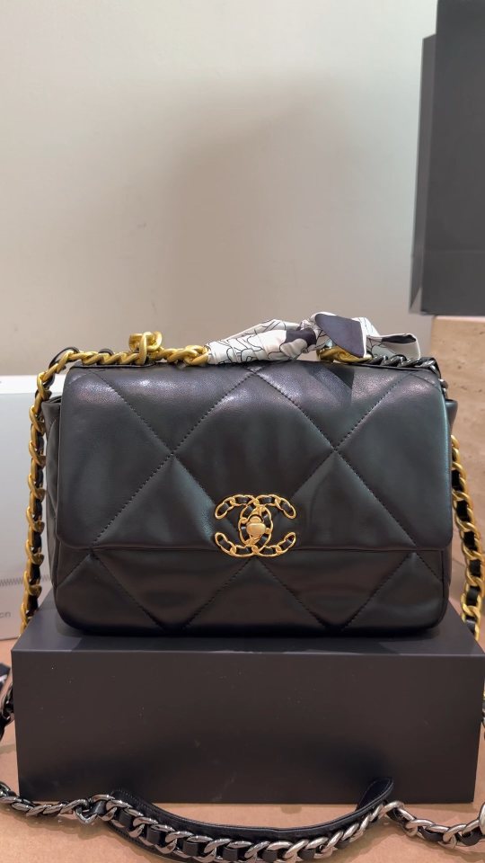 Chanel 19 Diamond-Quilted Flap Shoulder Bag — front