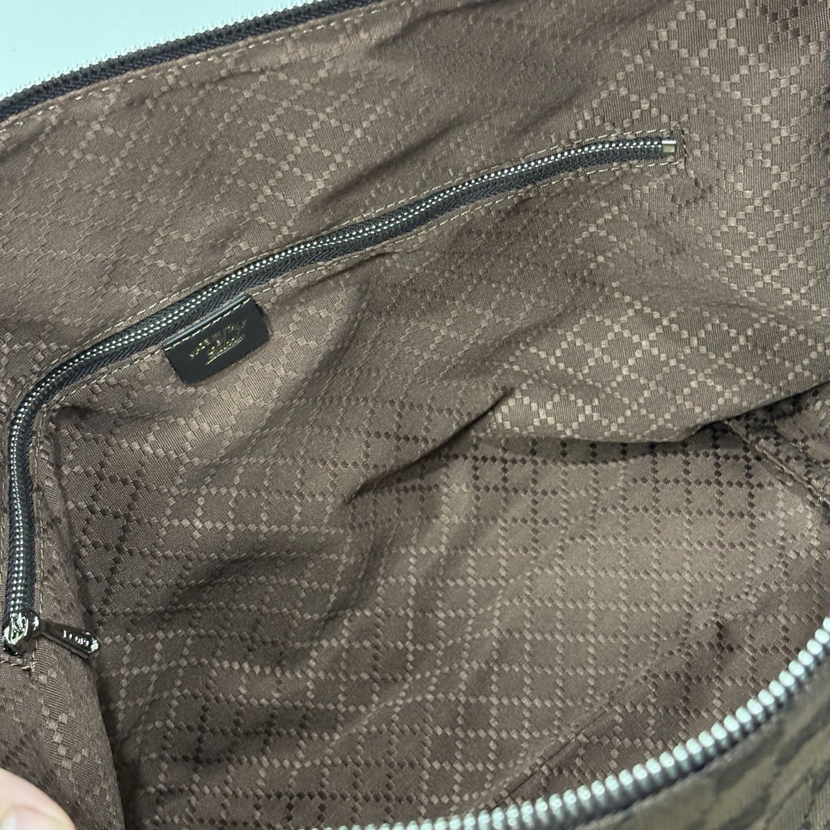 Gucci Curved-Pocket Linked-Handle Shoulder Bag — detail
