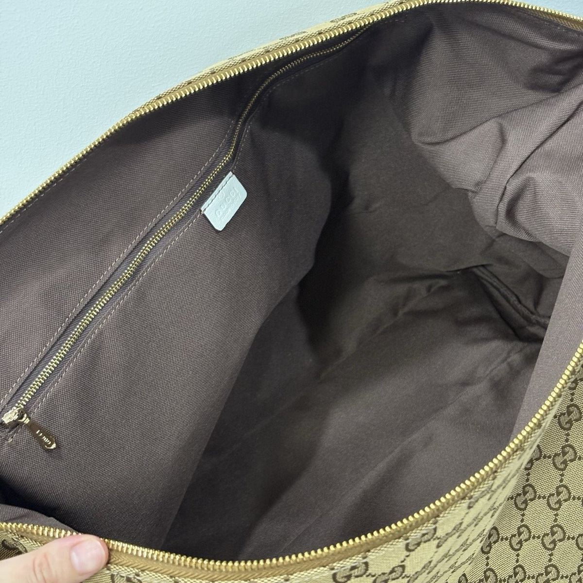 Gucci Curved-Pocket Linked-Handle Shoulder Bag — detail